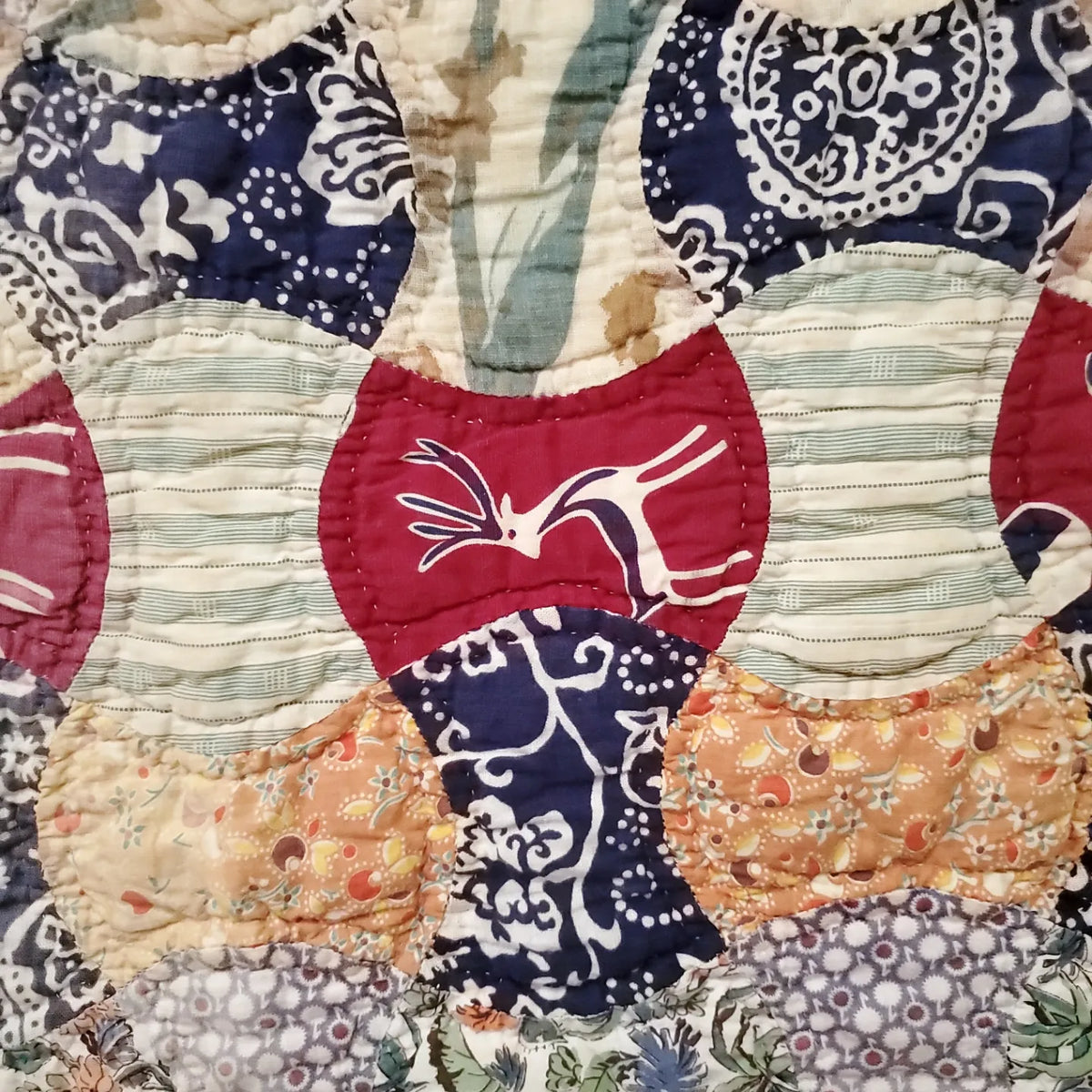 Vintage Apple Core Quilt, Scalloped Edges, ca 1950