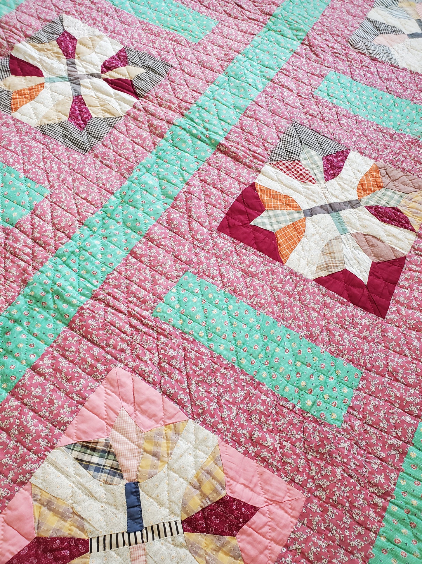 Vintage Patchwork Tulip Quilt ca1940