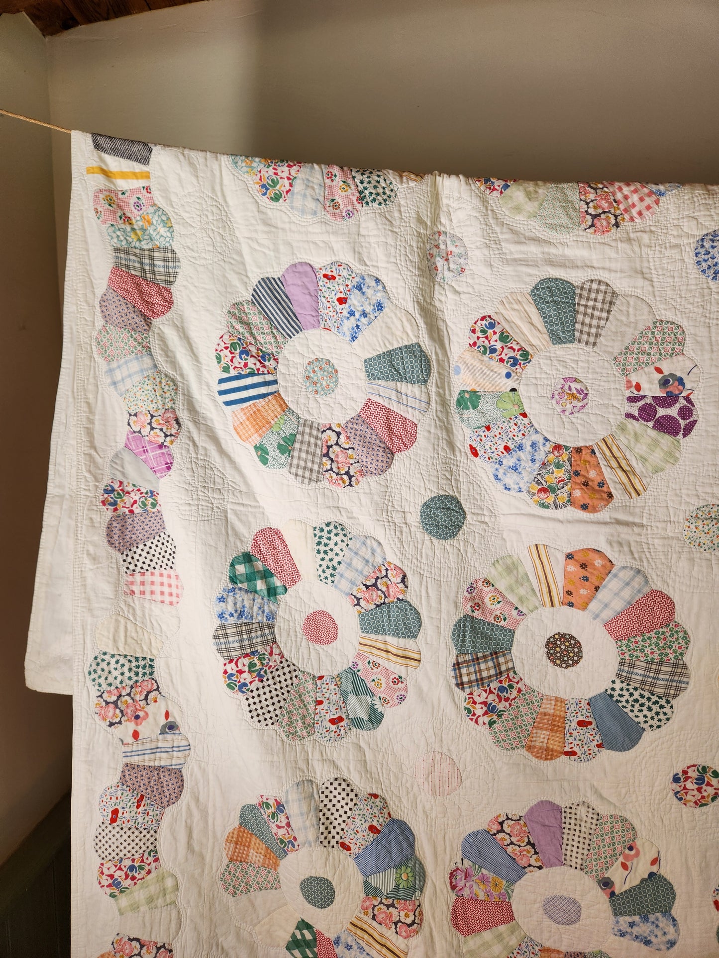 Gorgeous Feed Sack Dresden Plate Quilt c1930