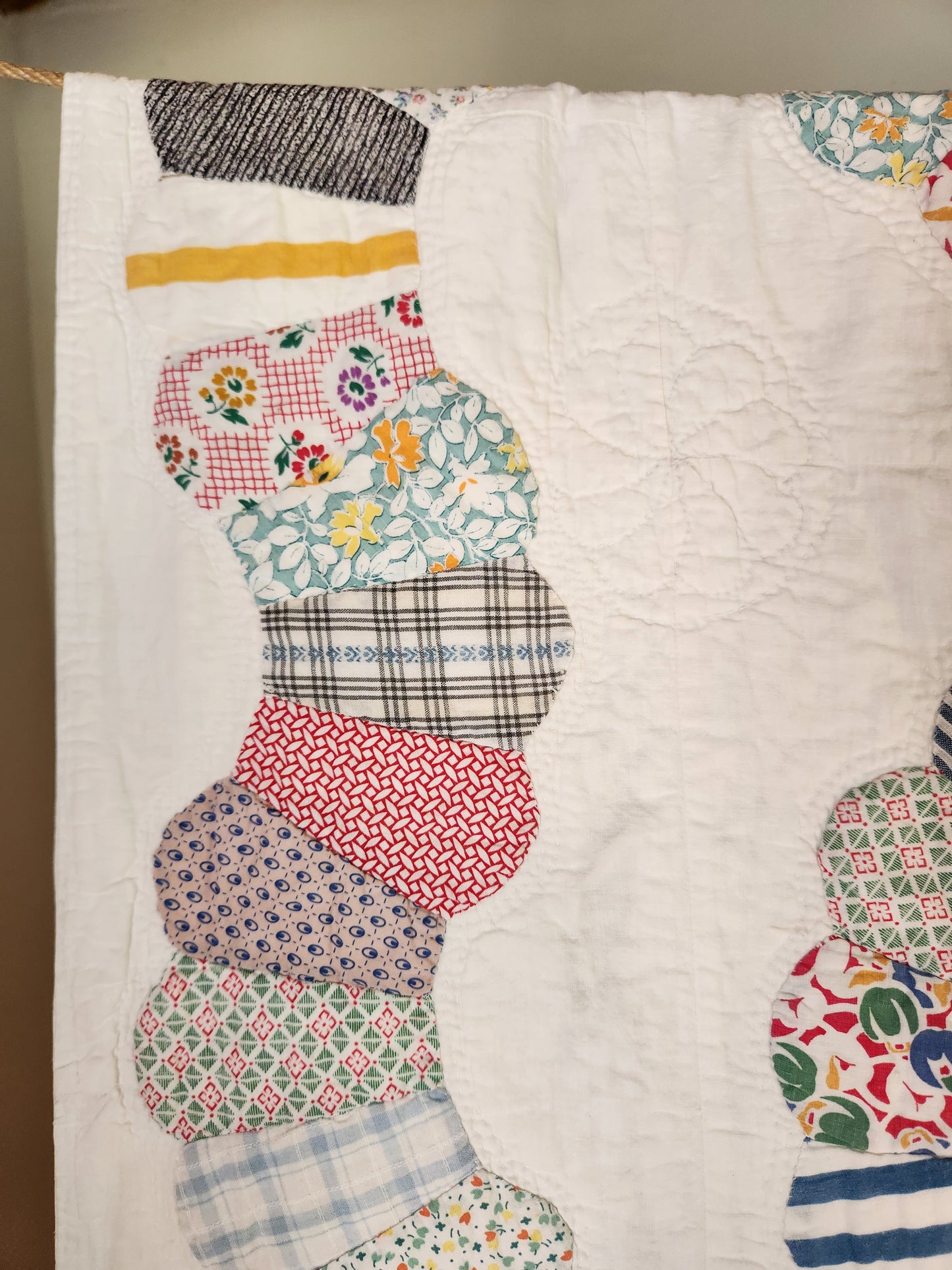 Gorgeous Feed Sack Dresden Plate Quilt c1930