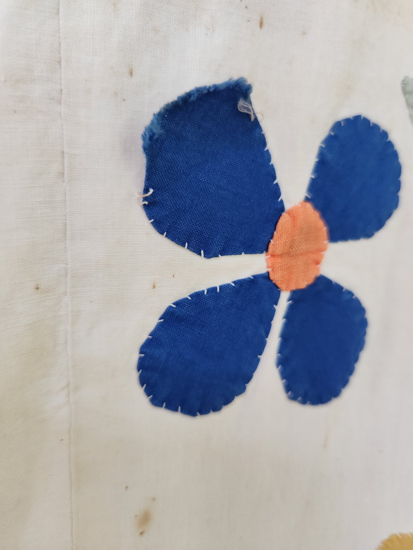 Vintage Floral Applique Coverlet 1944 (B)