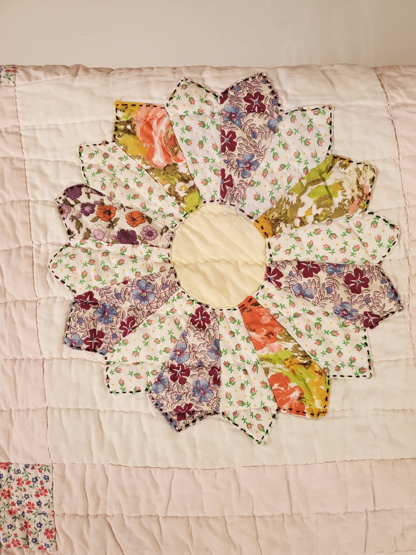 Vintage Dresden Plate Quilt, ca 1950 (2/2)