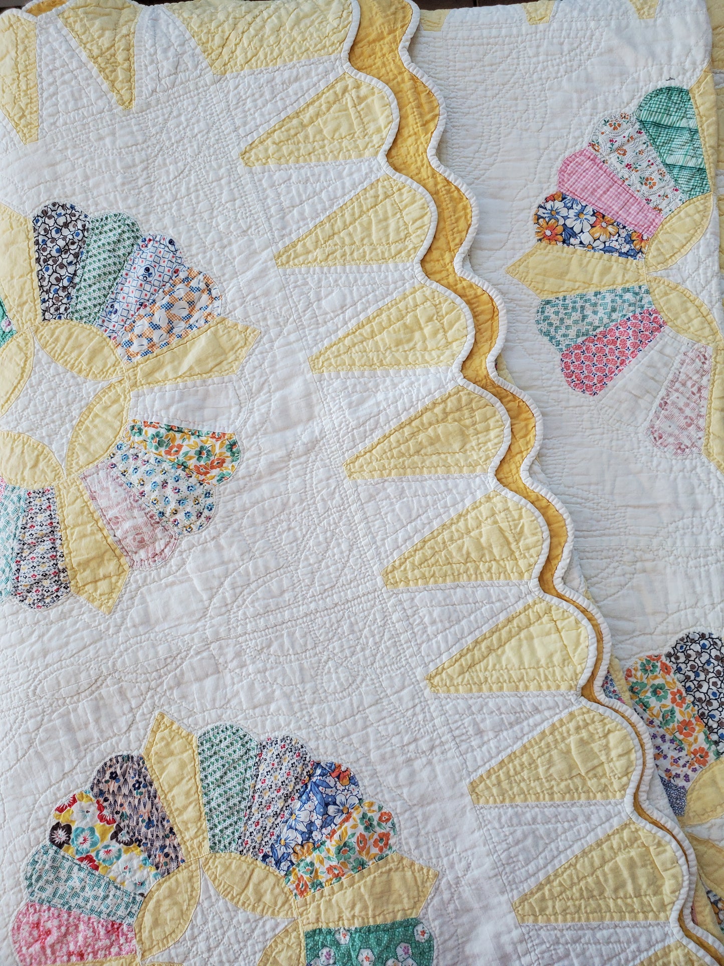 Yellow Scalloped Feed Sack Dresden Plate Quilt, ca 1930