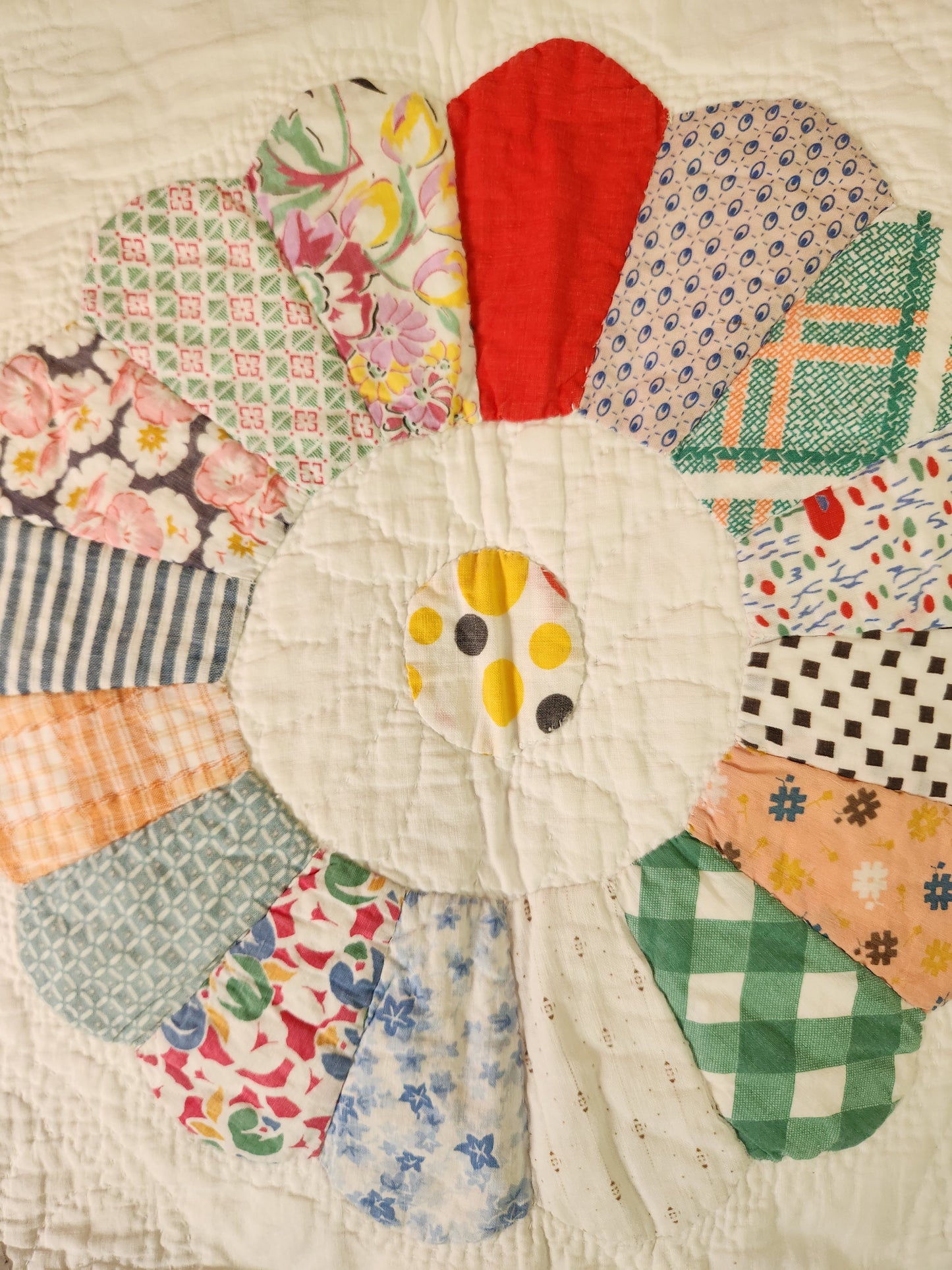 Gorgeous Feed Sack Dresden Plate Quilt c1930