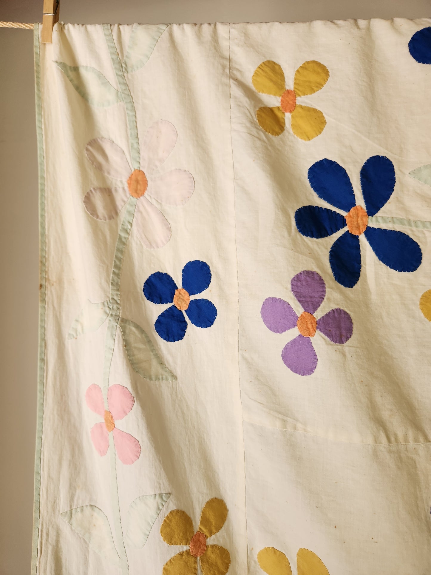 Vintage Floral Applique Coverlet 1944 (B)