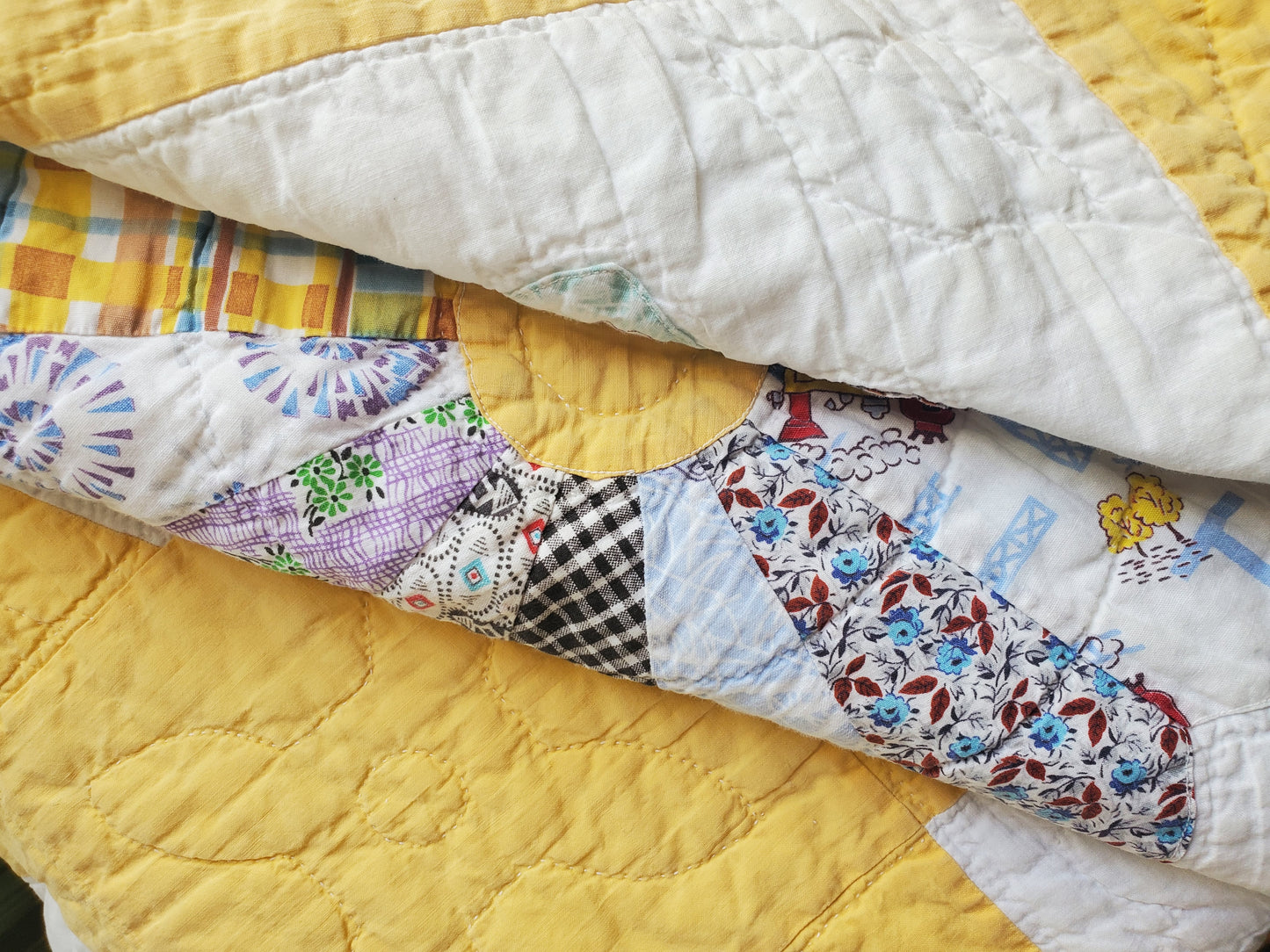 Vintage Dresden Plate Diamond Pieced Applique Quilt, ca 1950