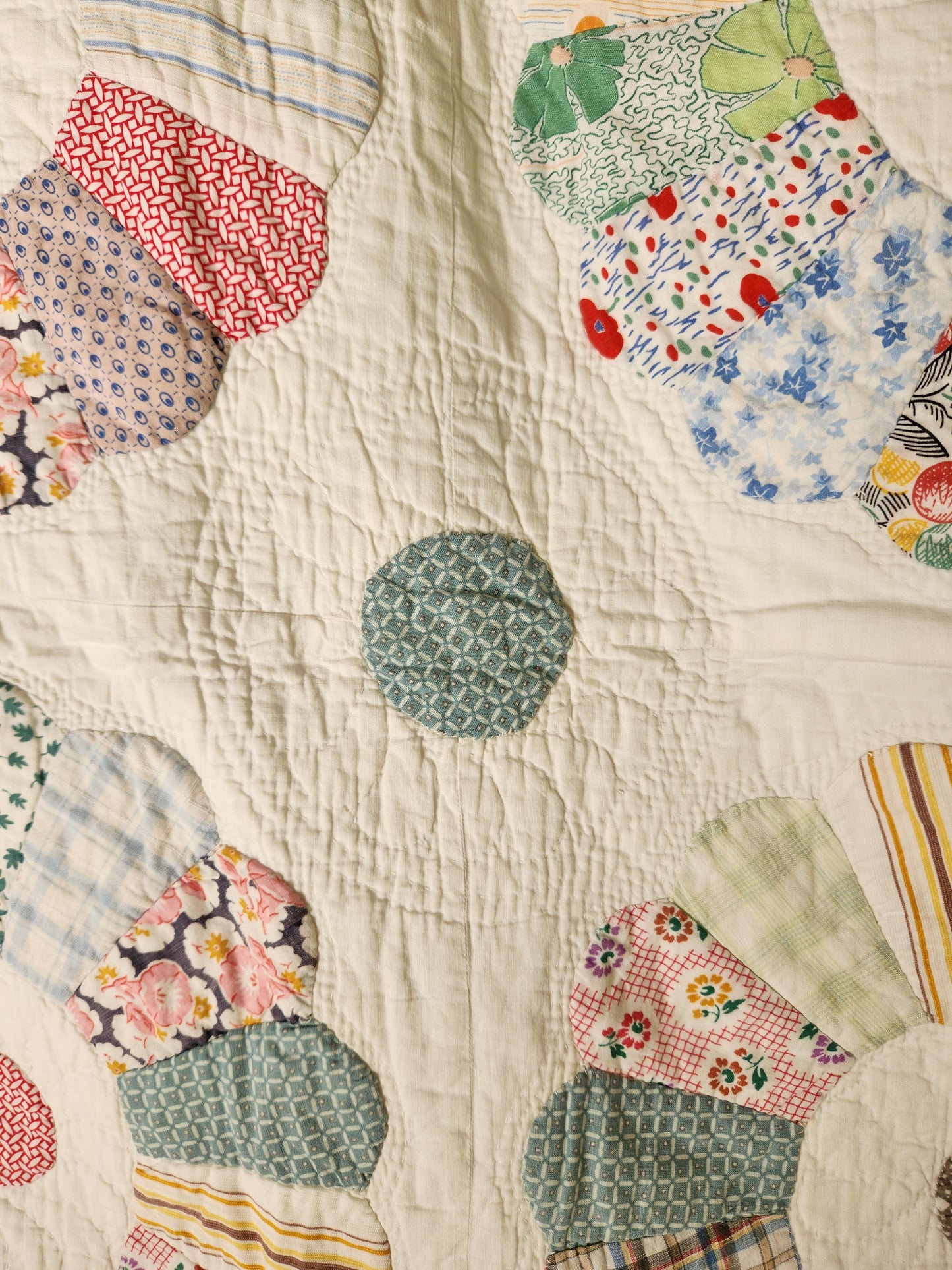Gorgeous Feed Sack Dresden Plate Quilt c1930