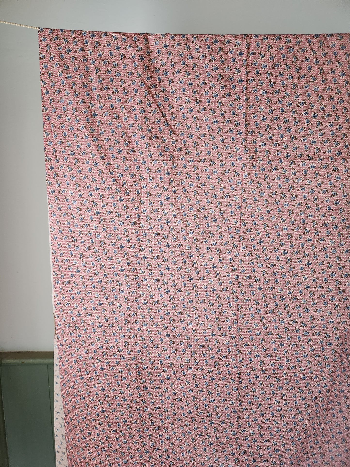 Vintage Lattice and Rose Cotton Yardage
