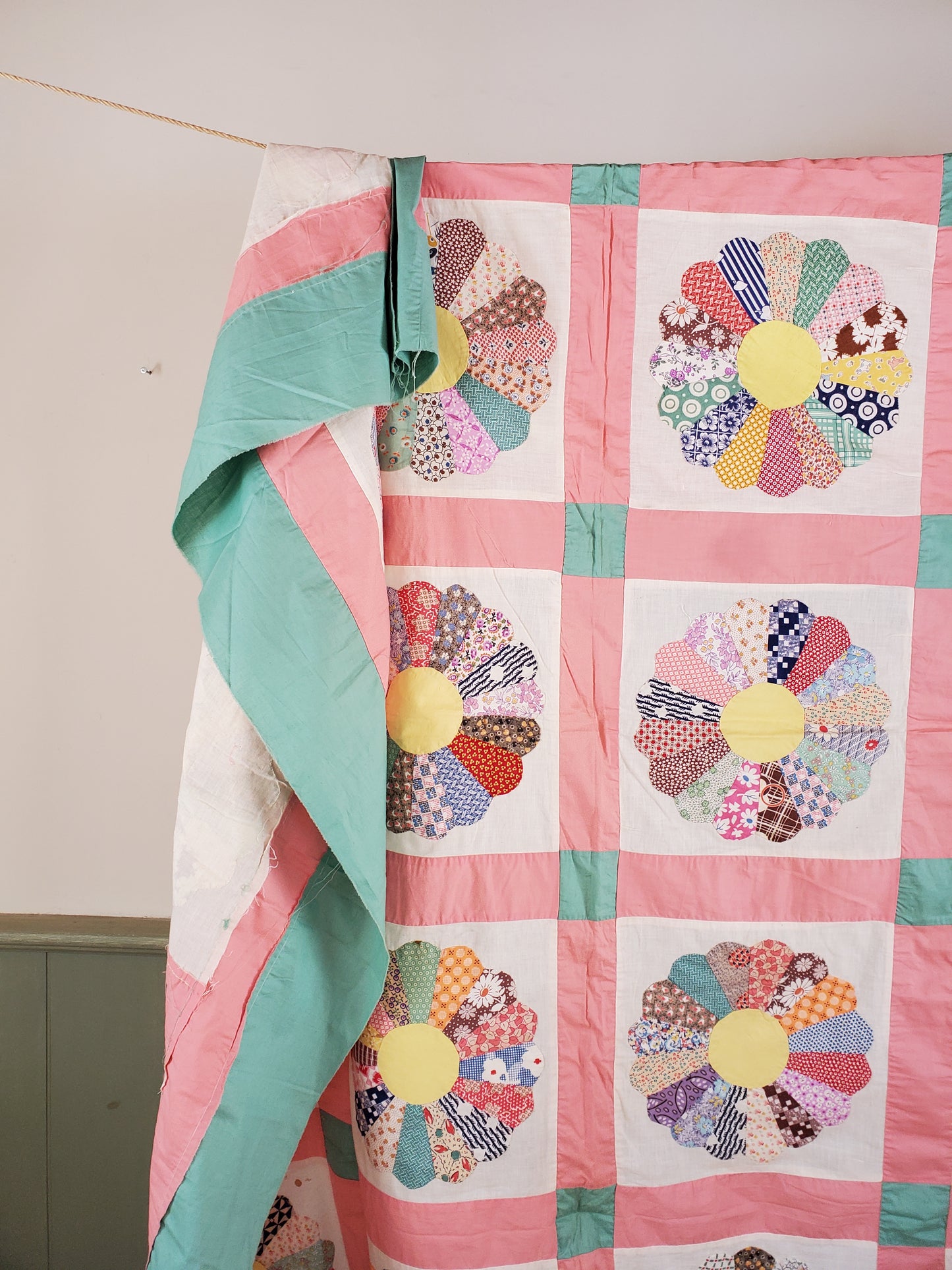 Vintage Dresden Plate Quilt Top