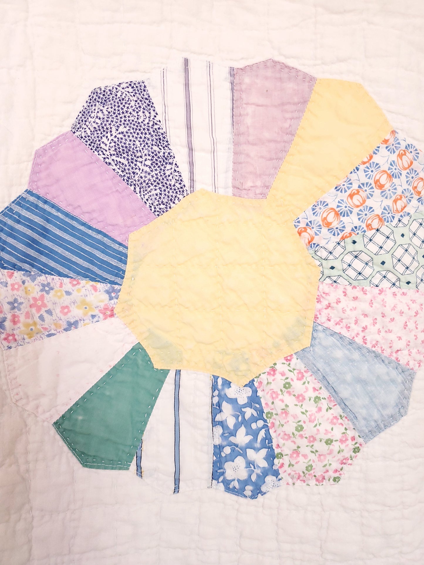 Vintage Dresden Plate Quilt