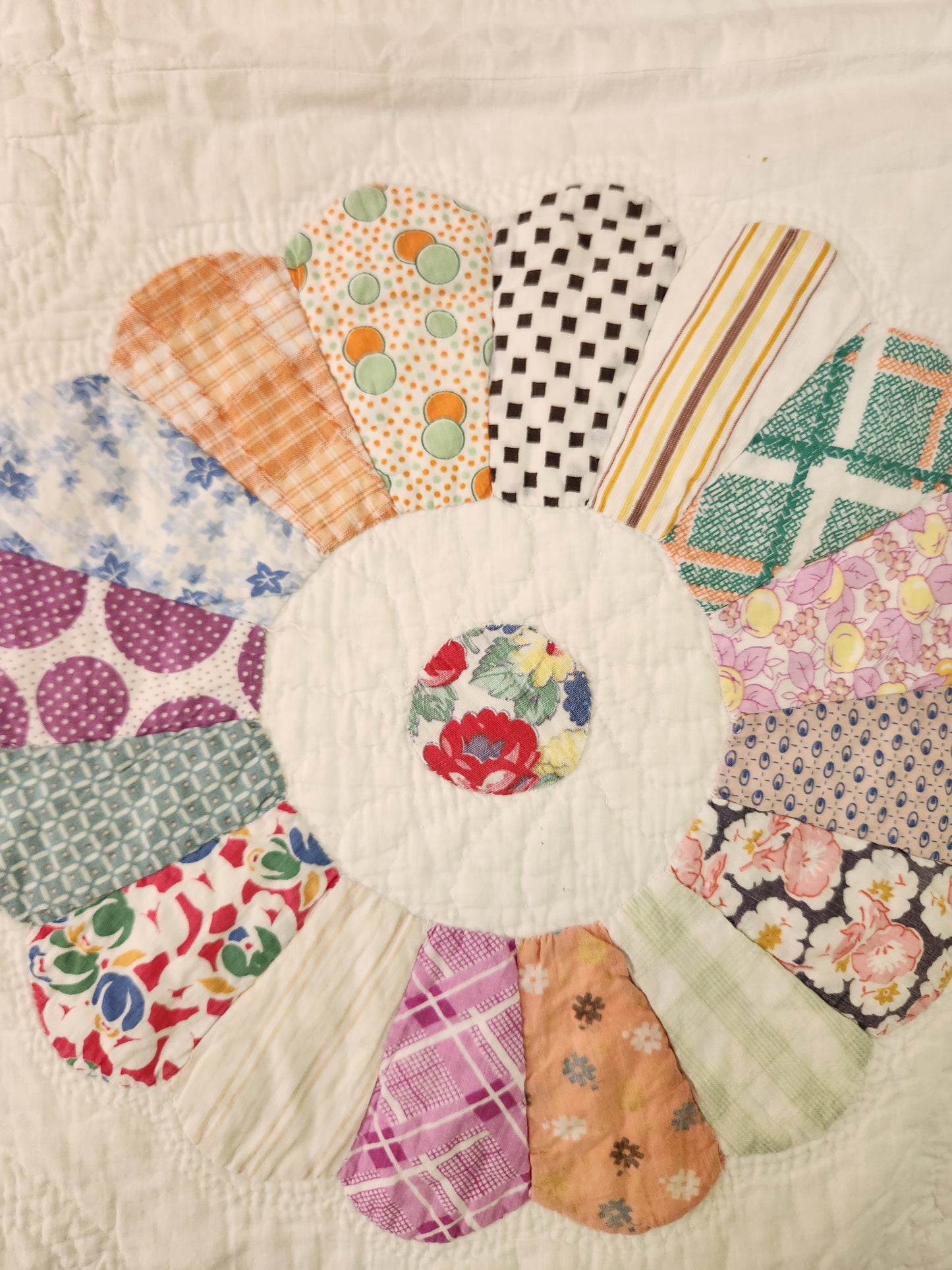 Gorgeous Feed Sack Dresden Plate Quilt c1930