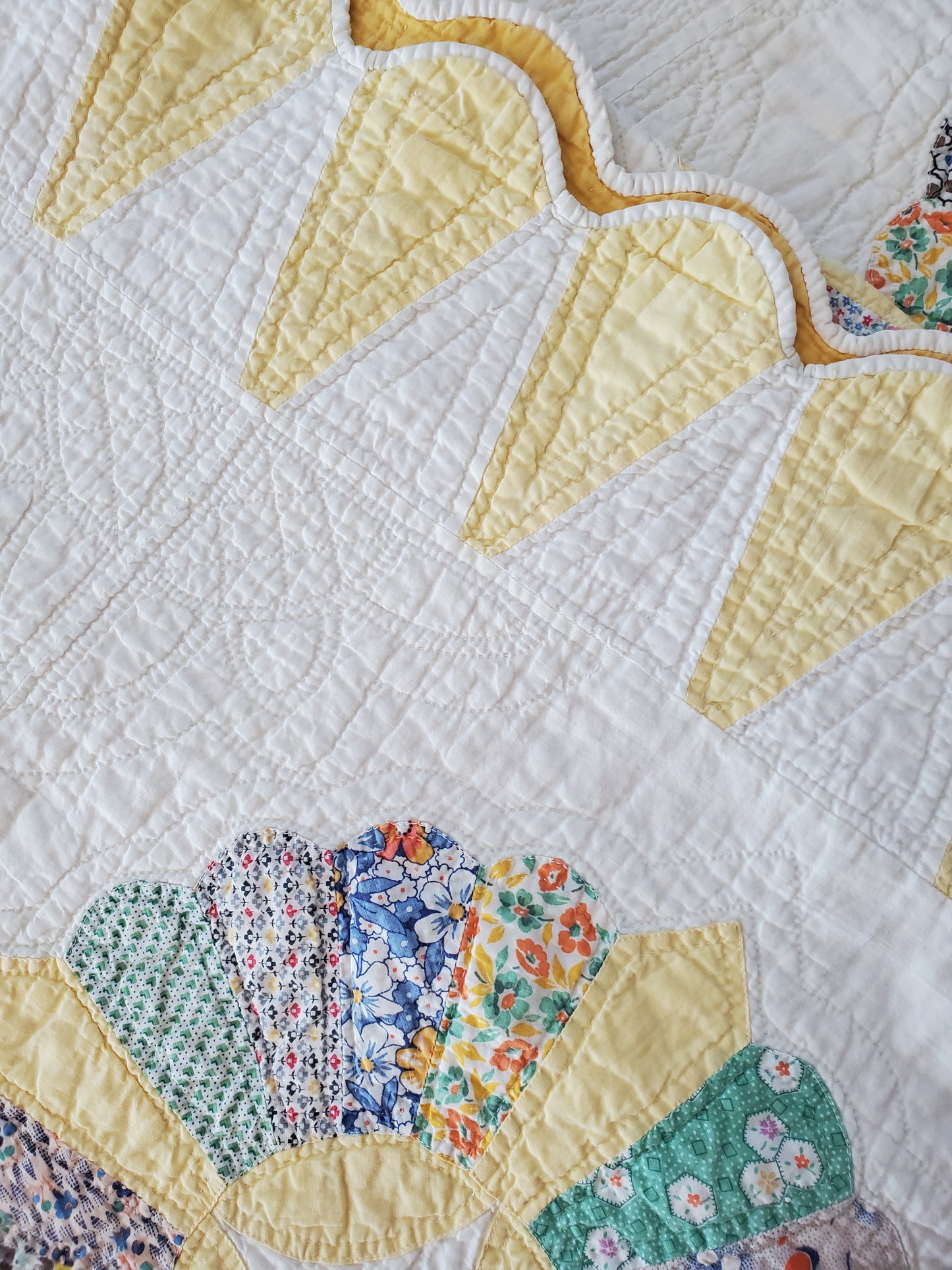 Yellow Scalloped Feed Sack Dresden Plate Quilt, ca 1930