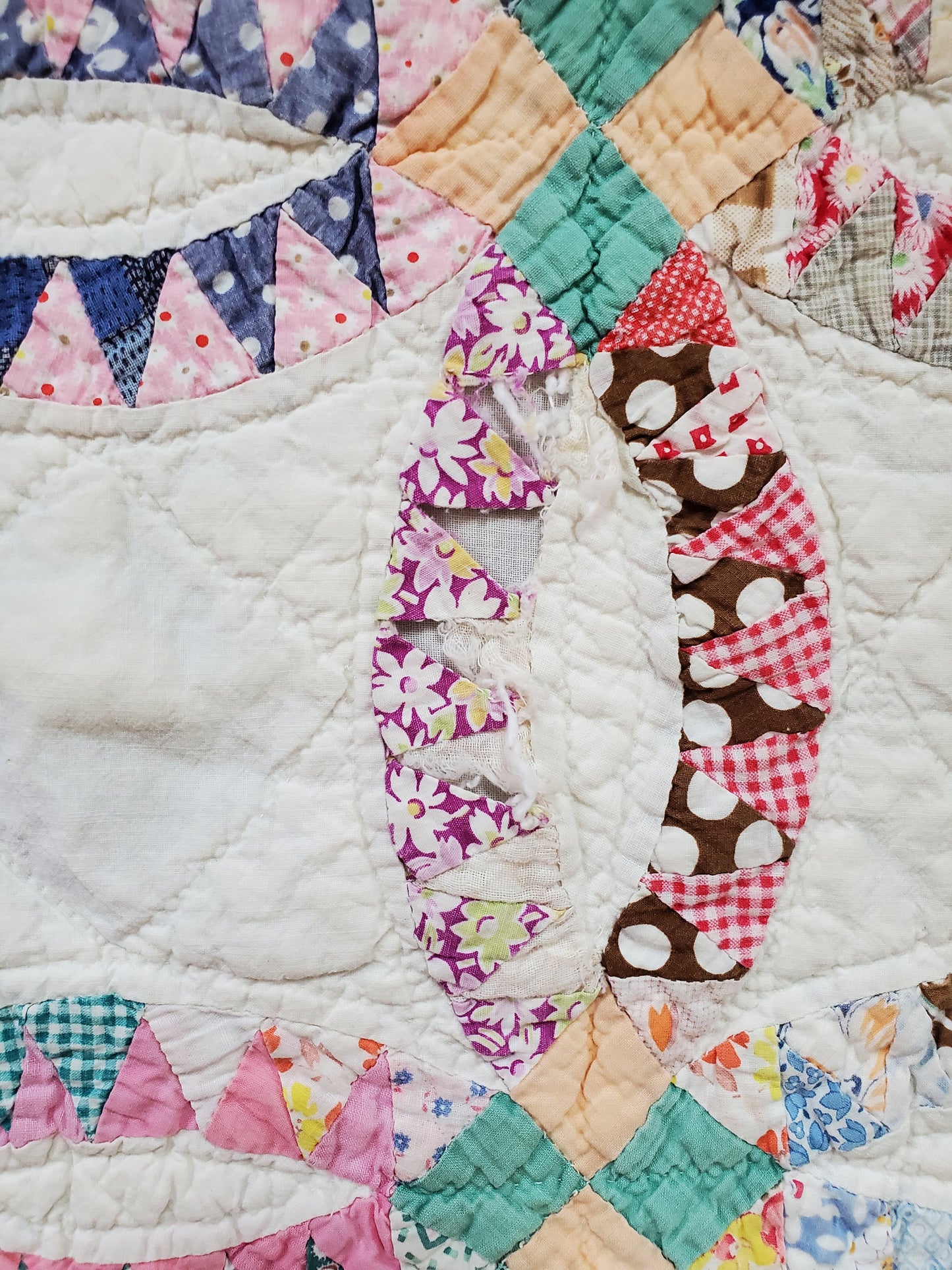 Vintage Pickle Dish Quilt, ca 1950