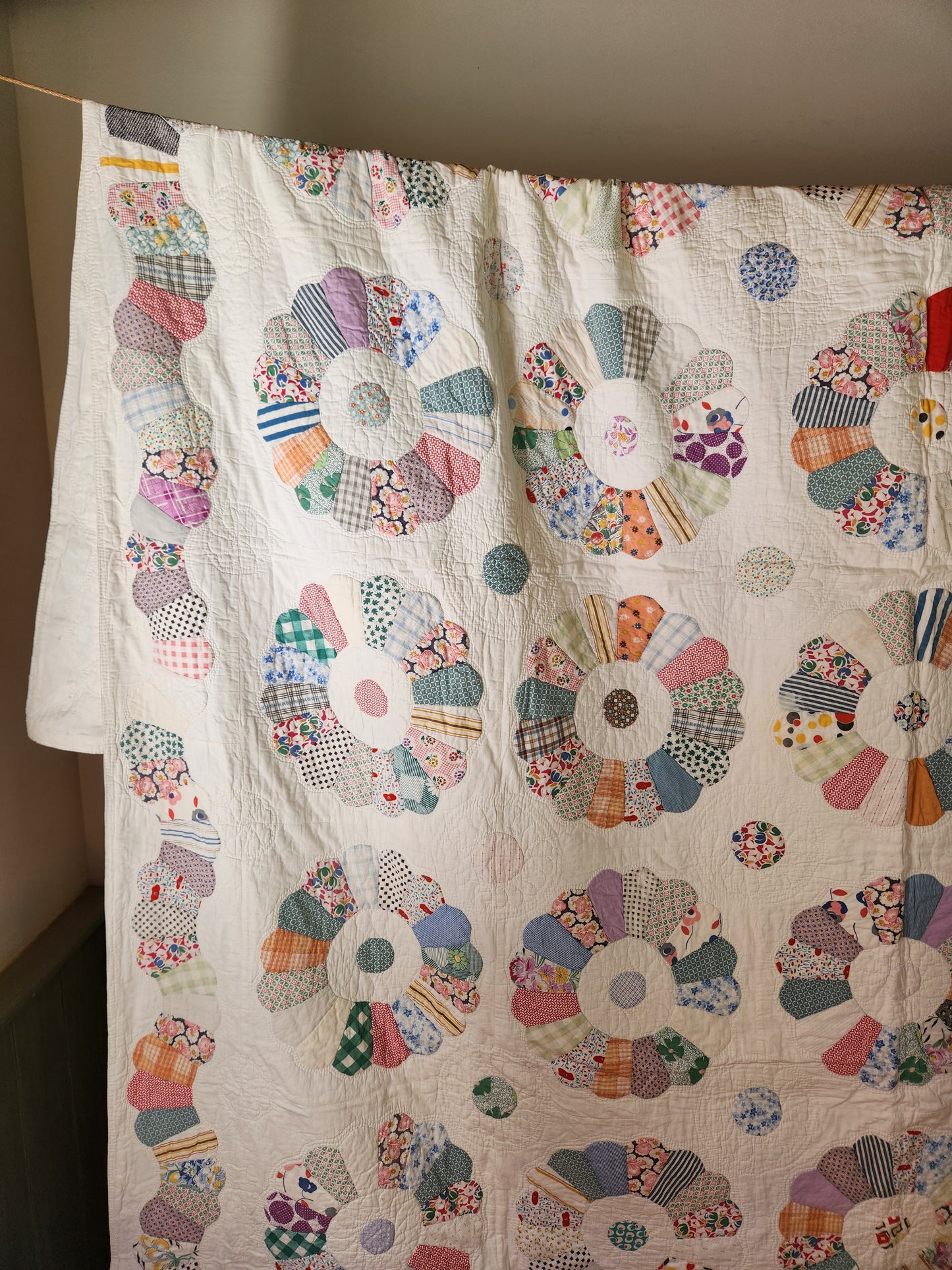 Gorgeous Feed Sack Dresden Plate Quilt c1930