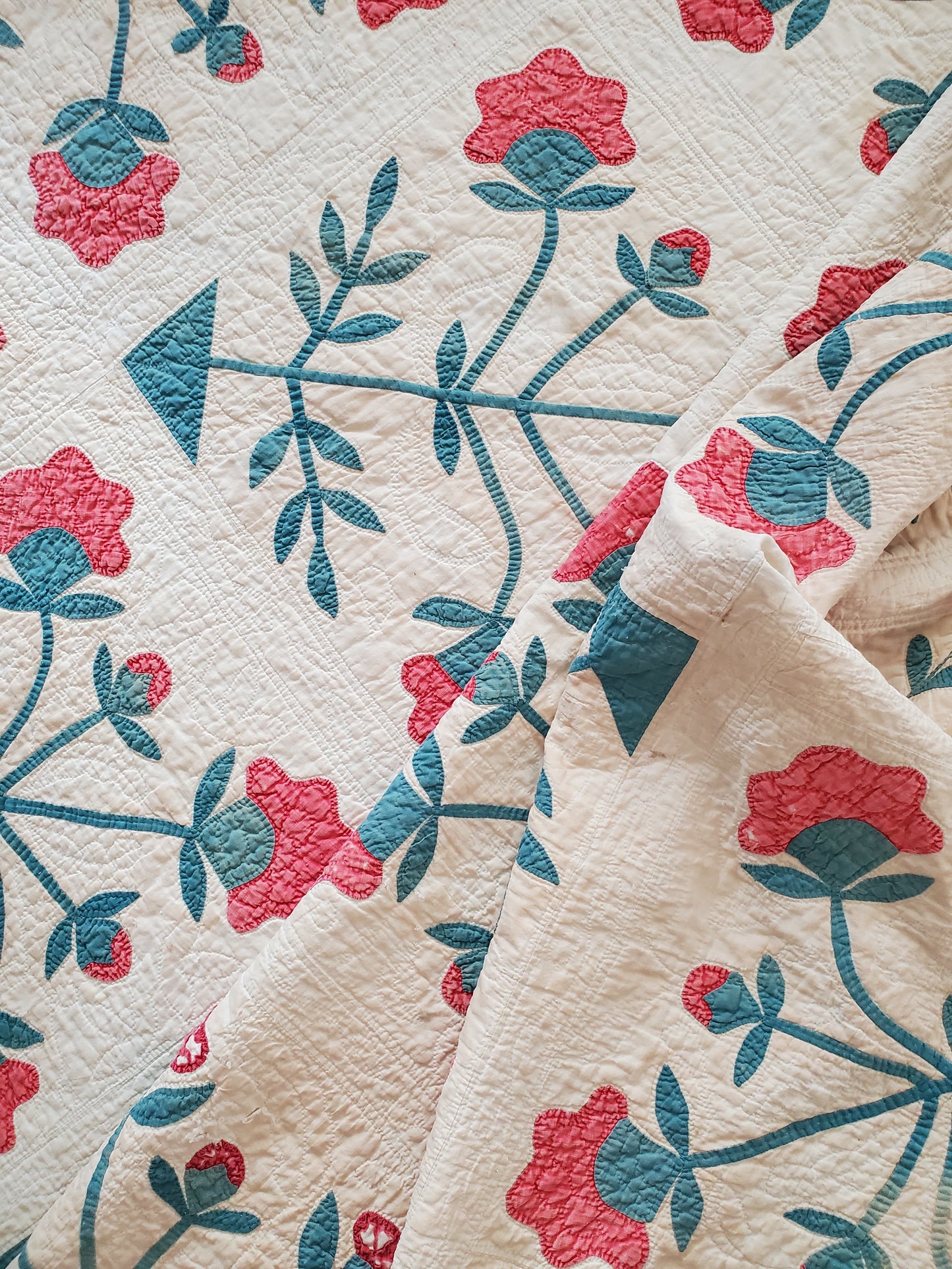 Antique Rose Applique Quilt