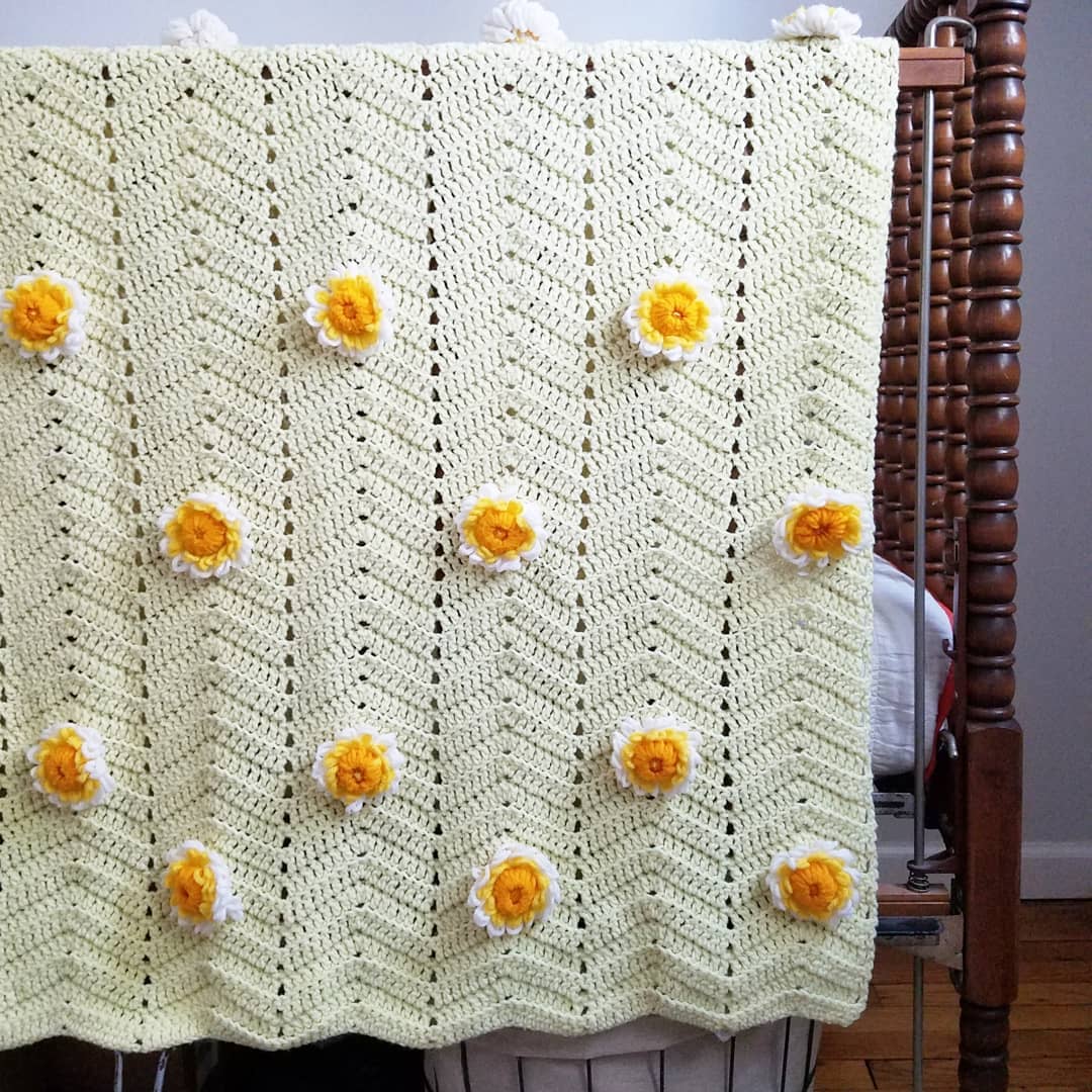 Vintage Sweet Daisy Throw
