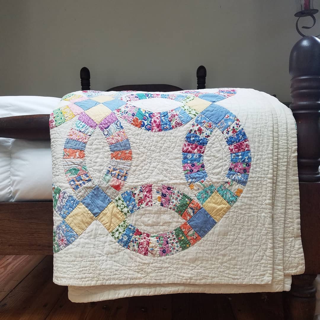Double Wedding Ring Quilt 4