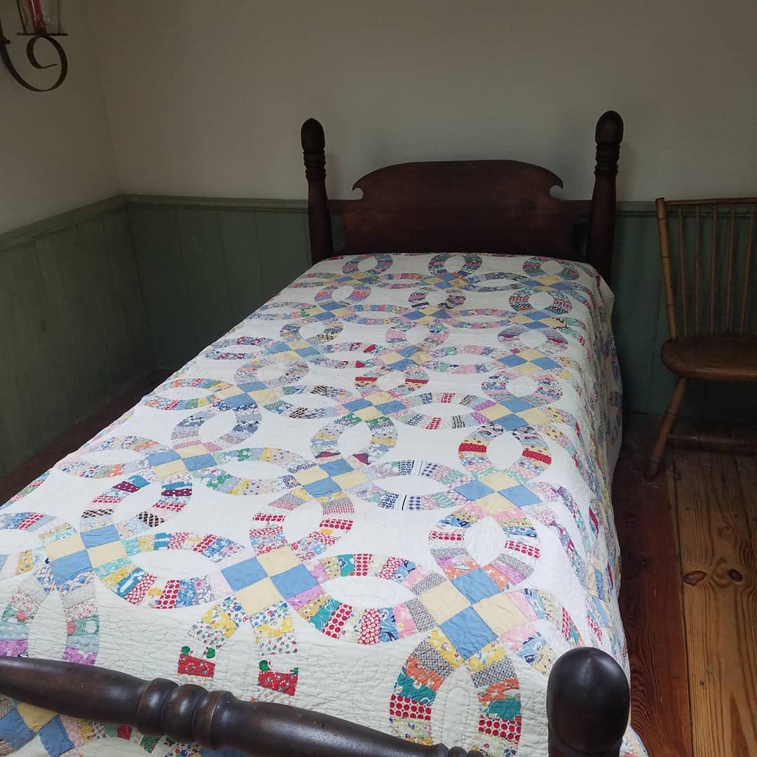 Double Wedding Ring Quilt 4