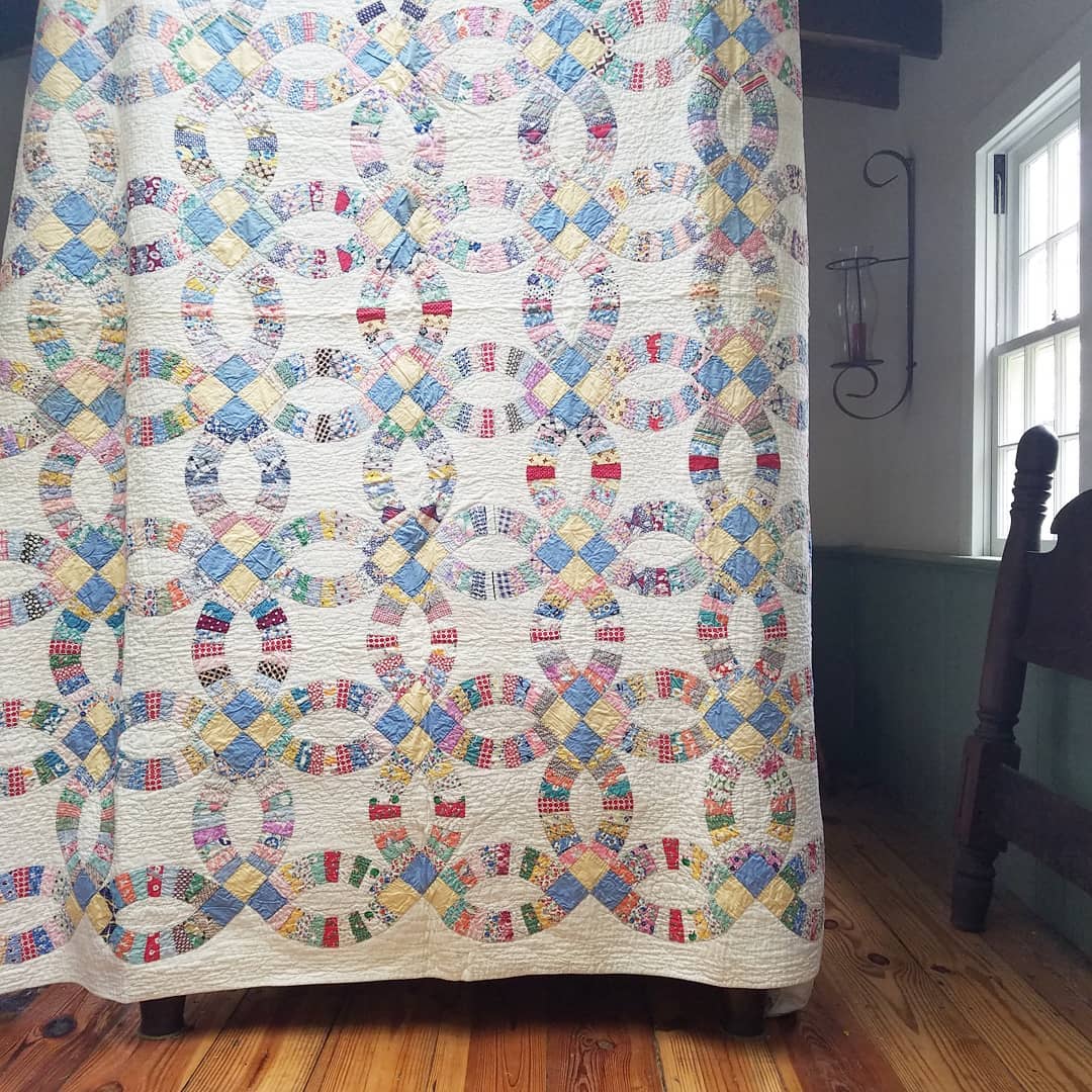 Double Wedding Ring Quilt 4