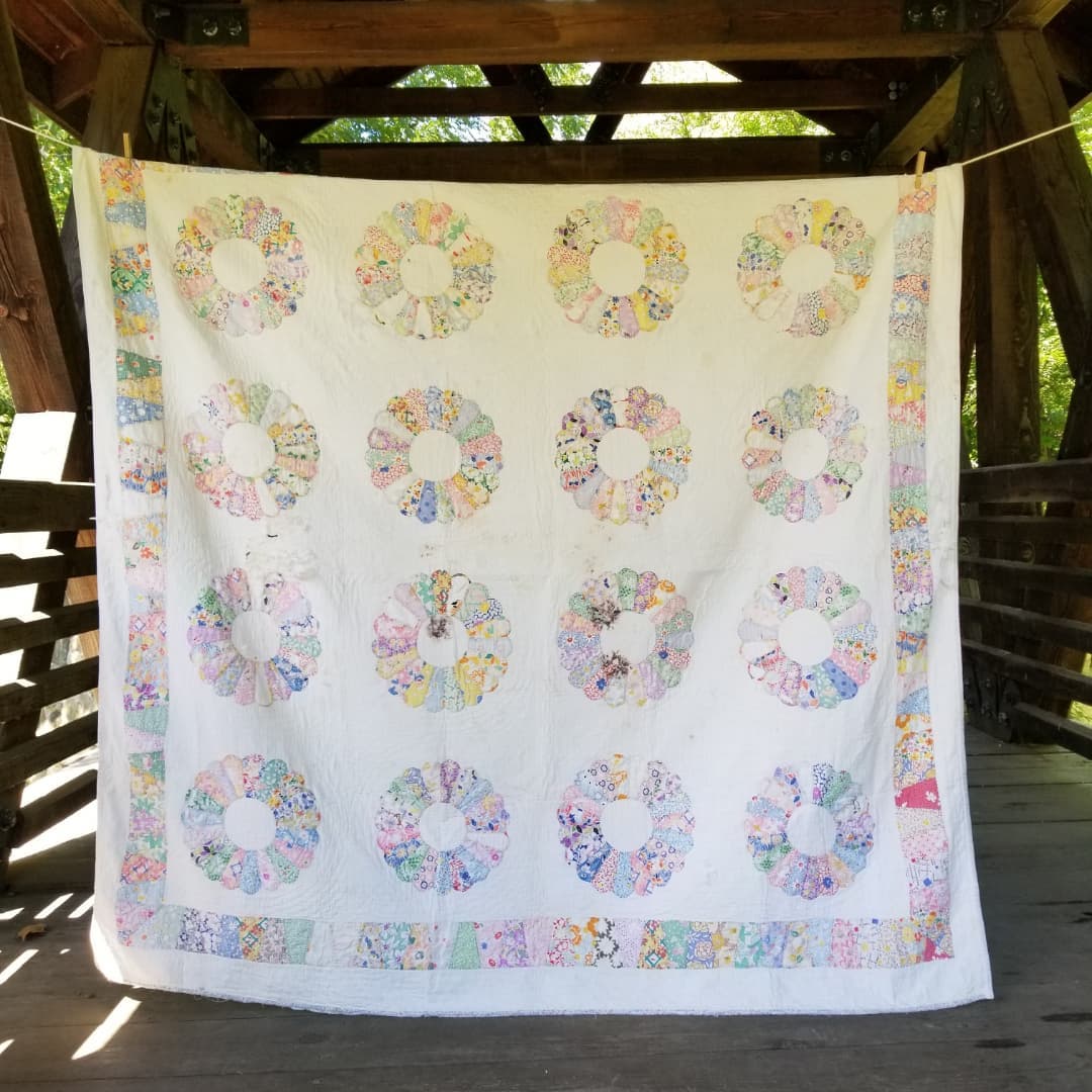 Dresden Plate/Friendship Ring Quilt