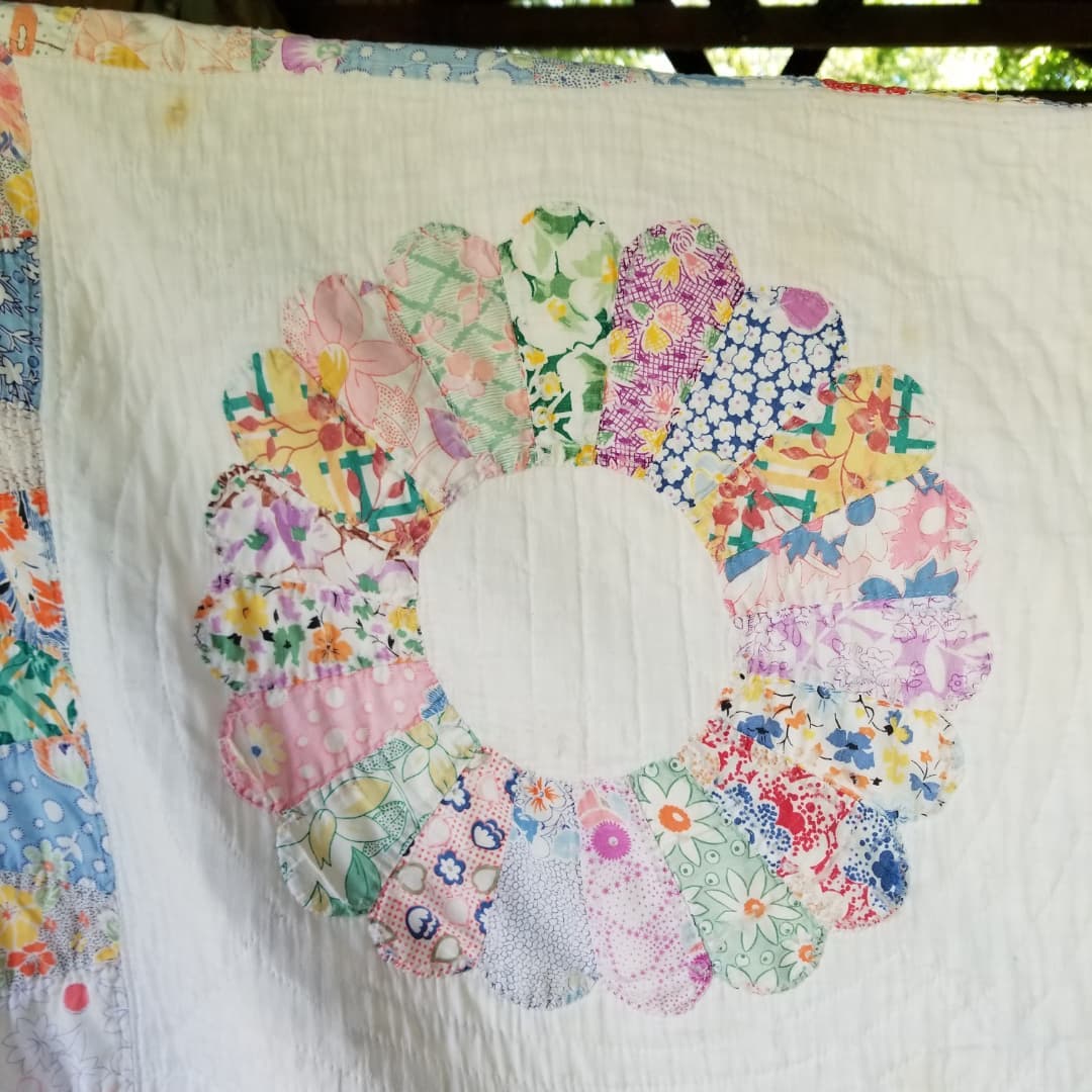 Dresden Plate/Friendship Ring Quilt