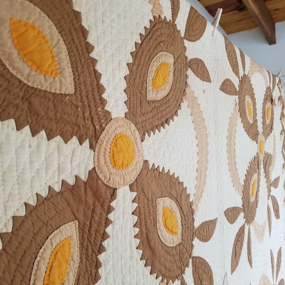 Ochre and Cheddar Applique Quit