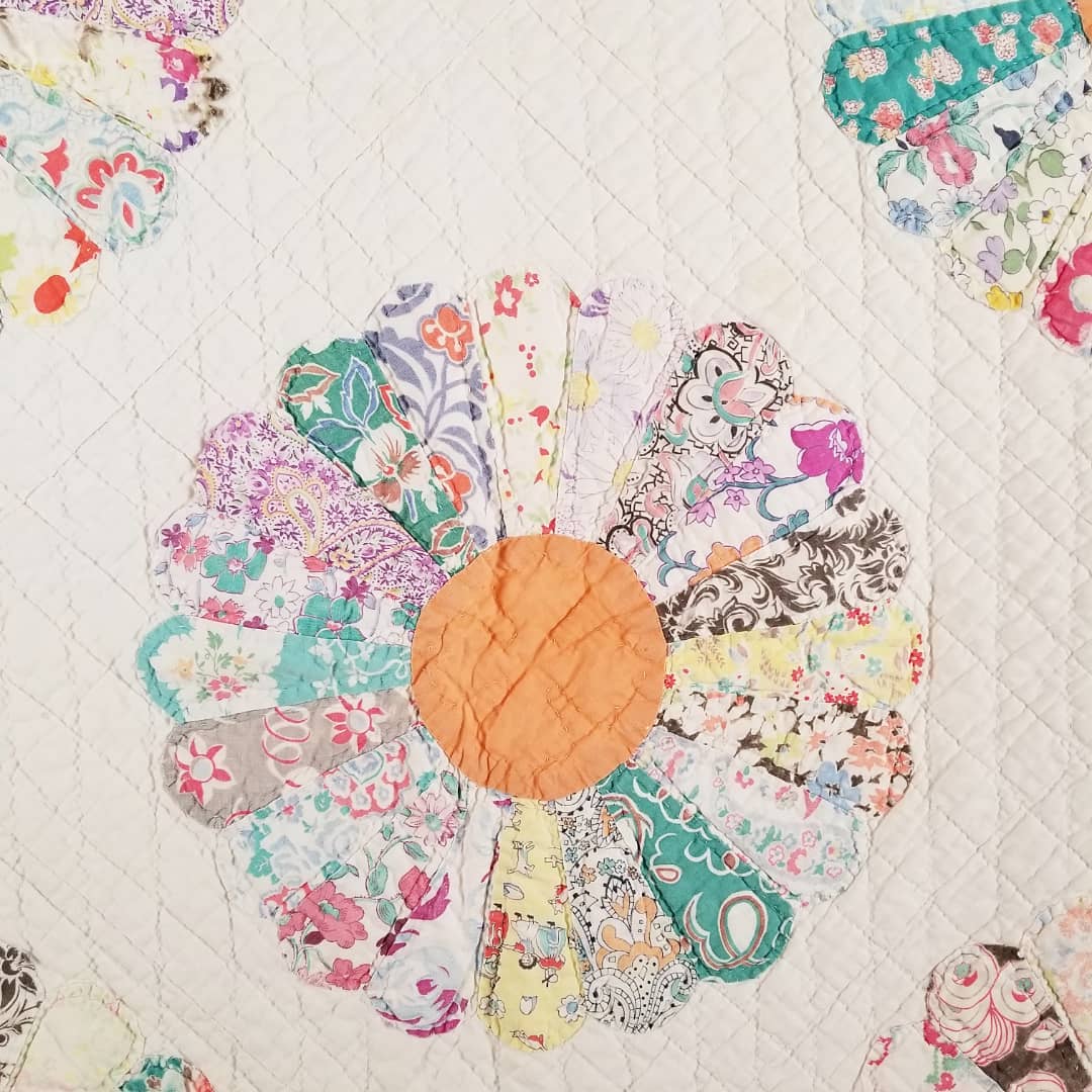 Peachy Friendship Flower Quilted Comforter