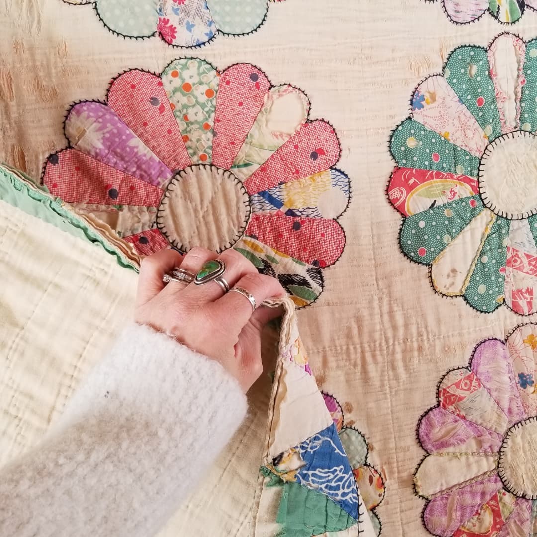 Well Loved Friendship Flower Quilt.