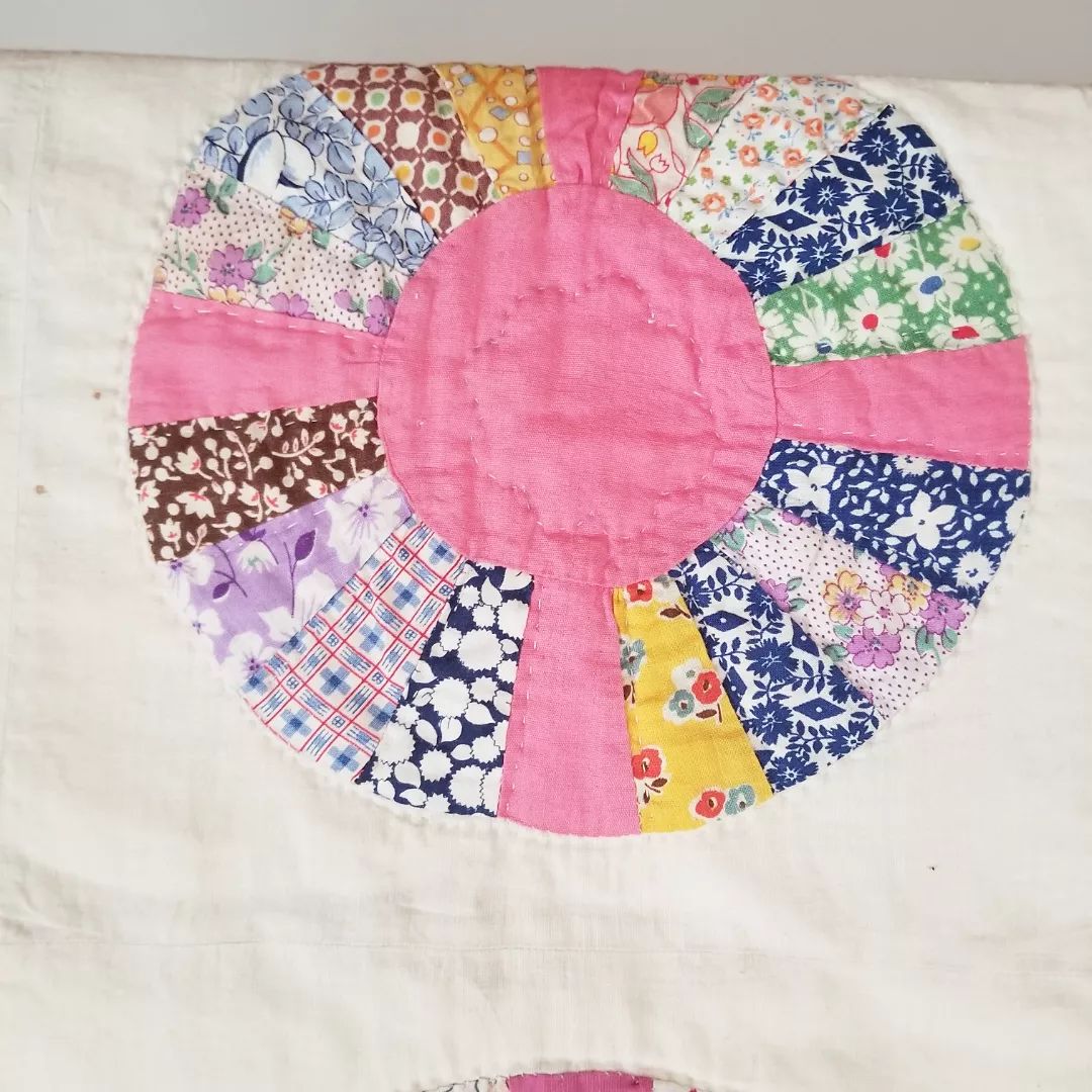 Pink & Vanilla Dresden Plate Quilt