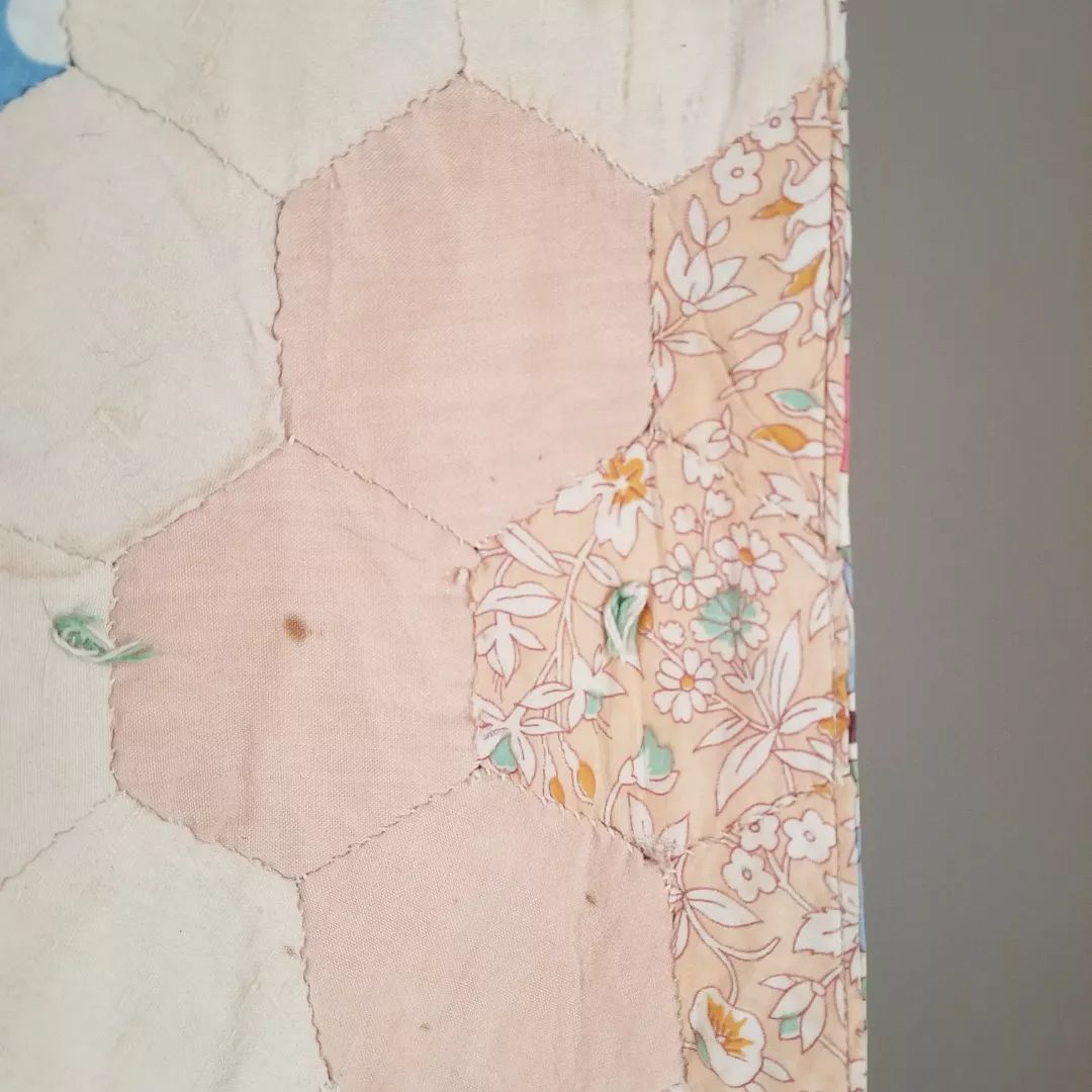 Hexi Flower, Hand Tied Quilt