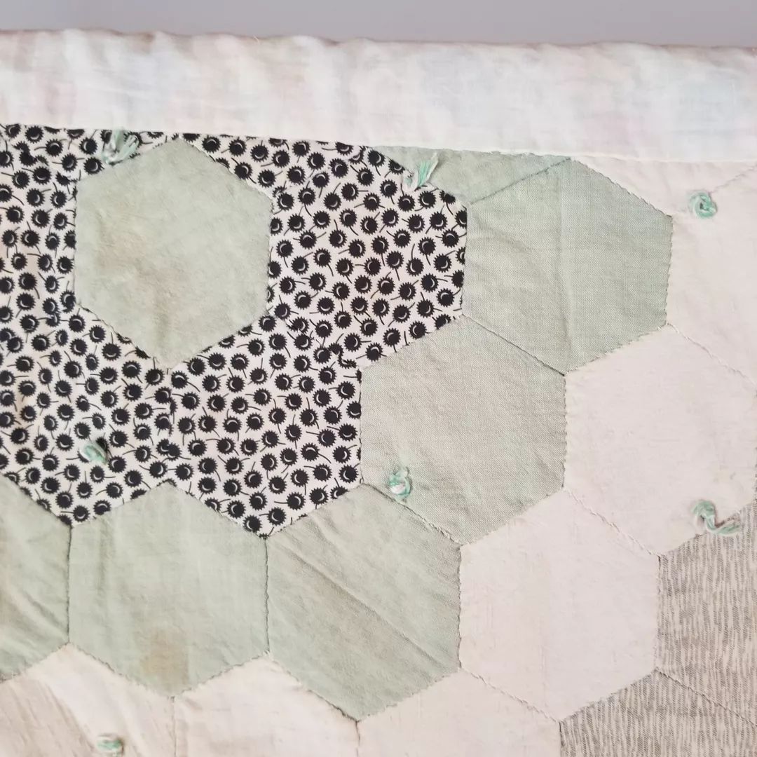 Hexi Flower, Hand Tied Quilt