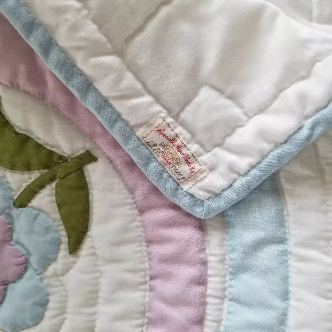 Vintage Rose Applique Quilt