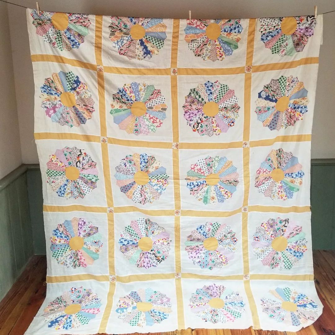 Dresden Plate Quilt TOP 4