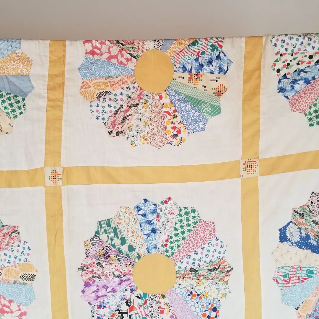 Dresden Plate Quilt TOP 4