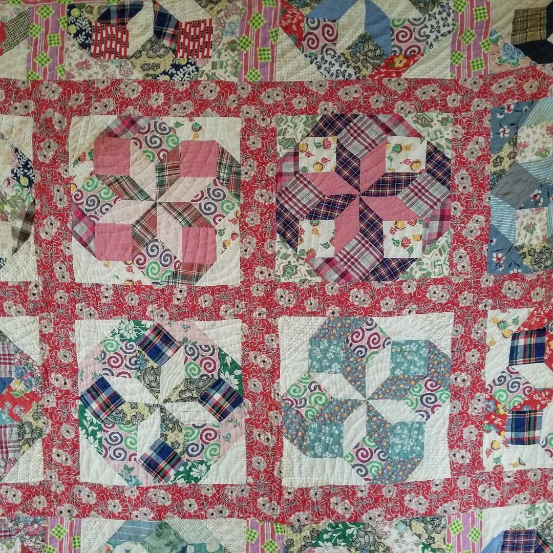 Gingham-Backed Star Quilt