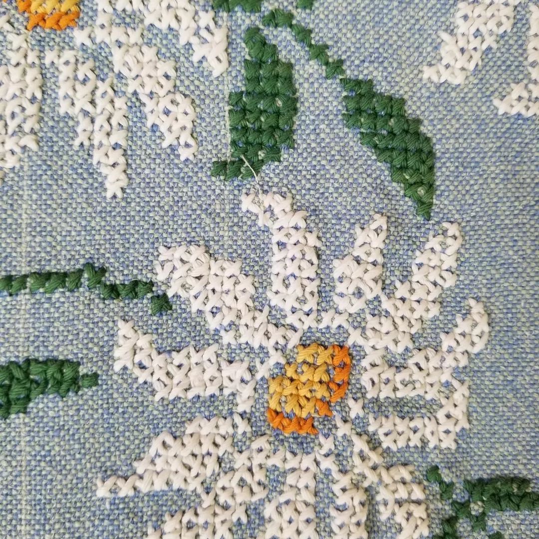 Blue Daisy Runner