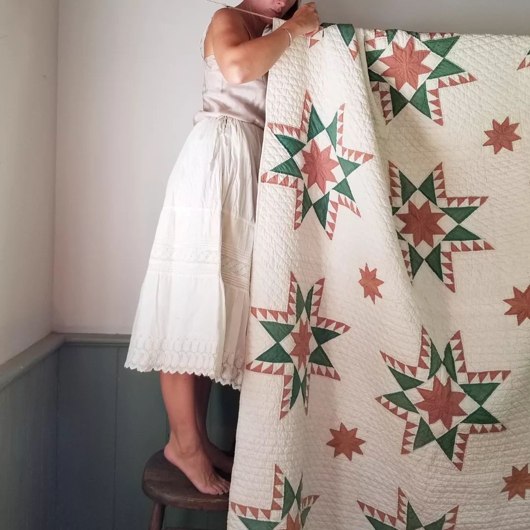 Stunning Feathered Star Quilt