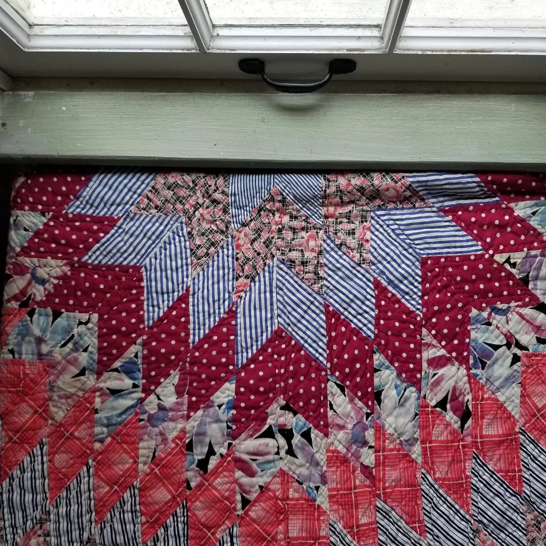Stunning Floral Lonestar Quilt