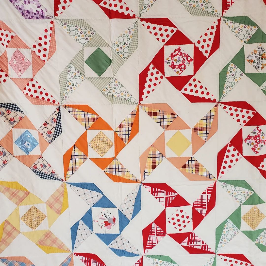 Rainbow Sacking Pinwheel Quilt