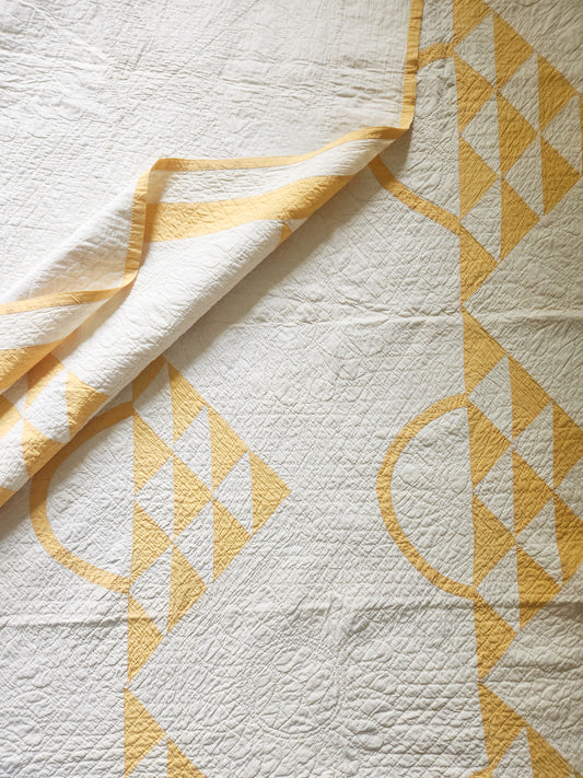 Vintage Yellow Baskets Quilt