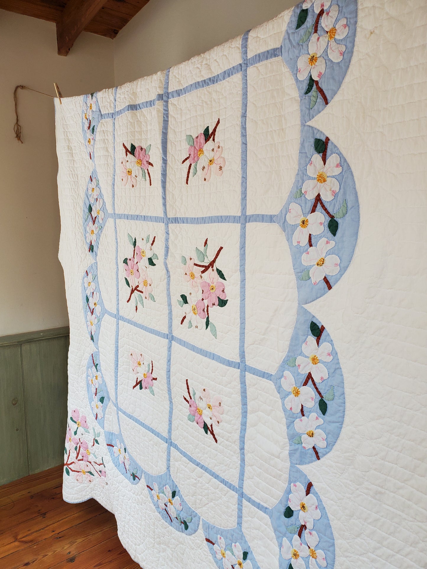 Vintage Dogwood Blossom Quilt, ca 1950