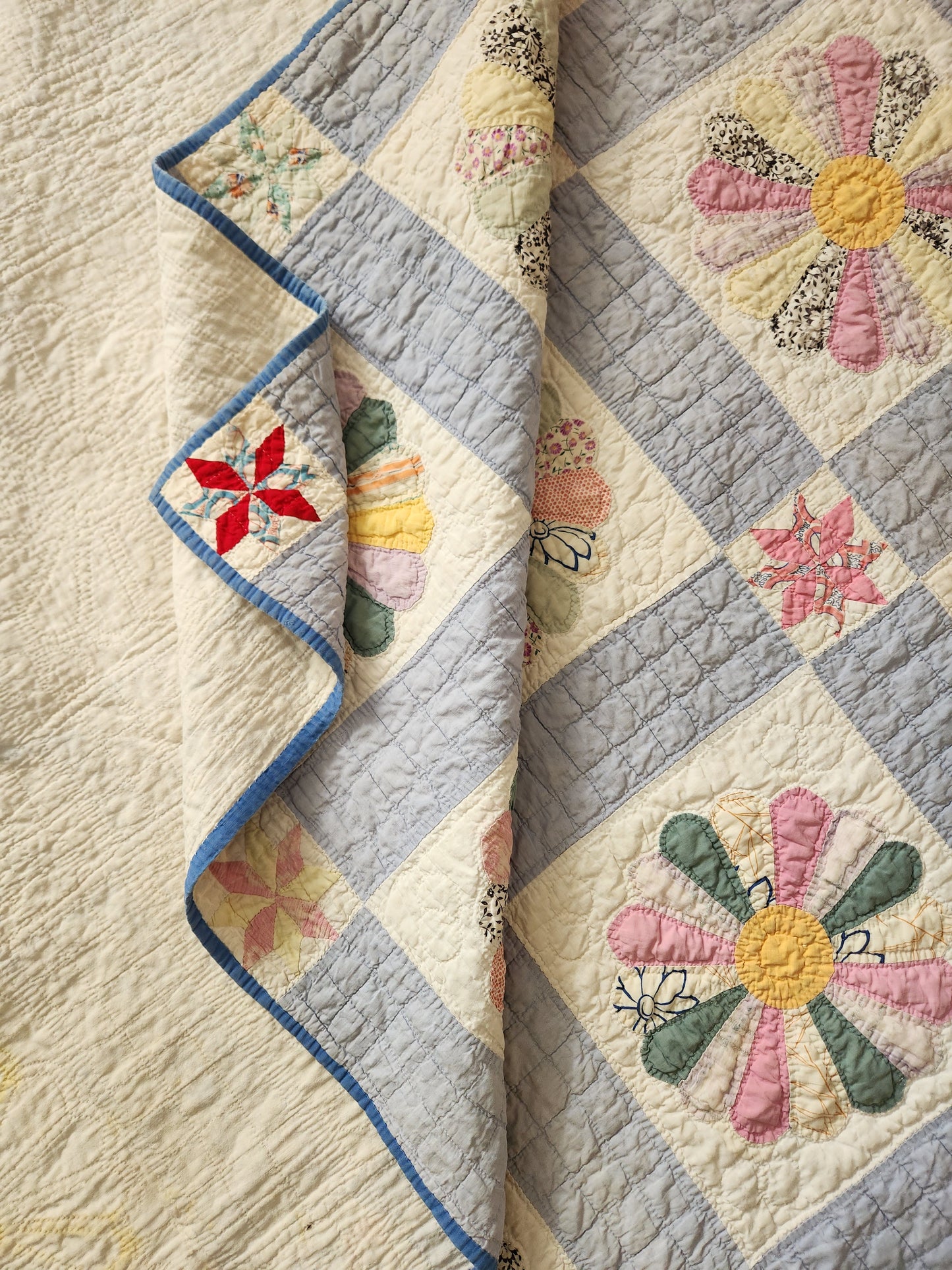 Vintage Handstitched Dresden Plate Quilt c1940