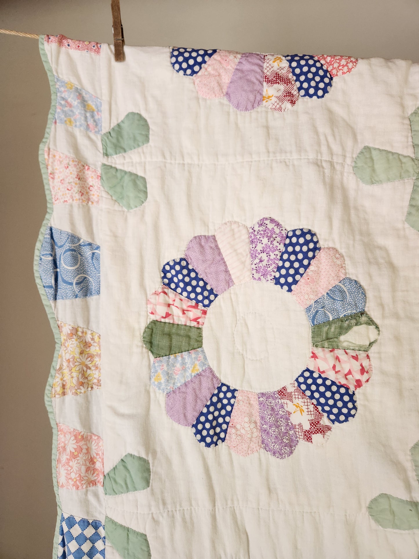 Vintage Dresden Plate Applique Quilt c1930