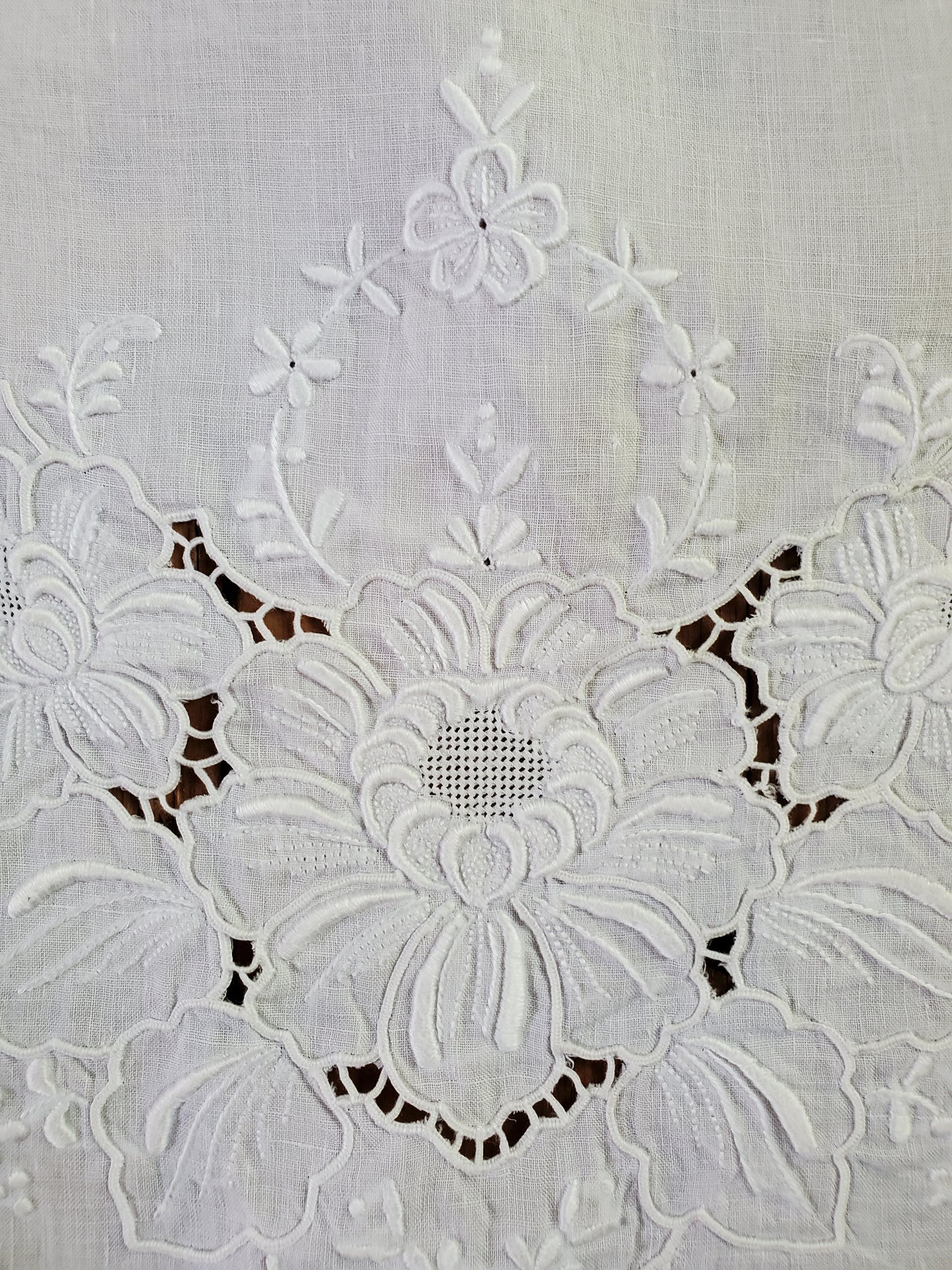 Antique White Embroidered Runner