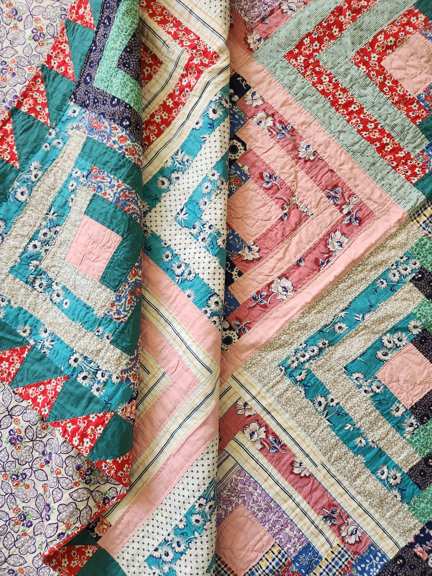 Stunning Vintage 1930’s Log Cabin Quilt