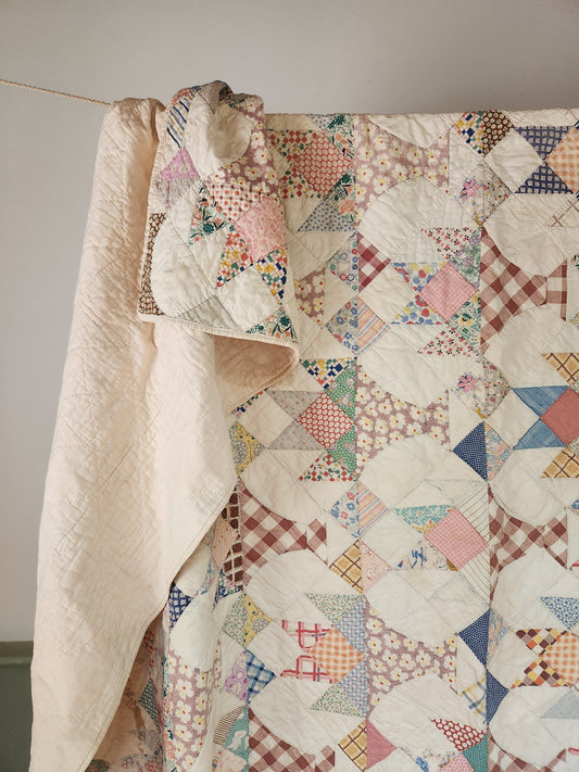 Vintage Cake Stand Quilt c1930
