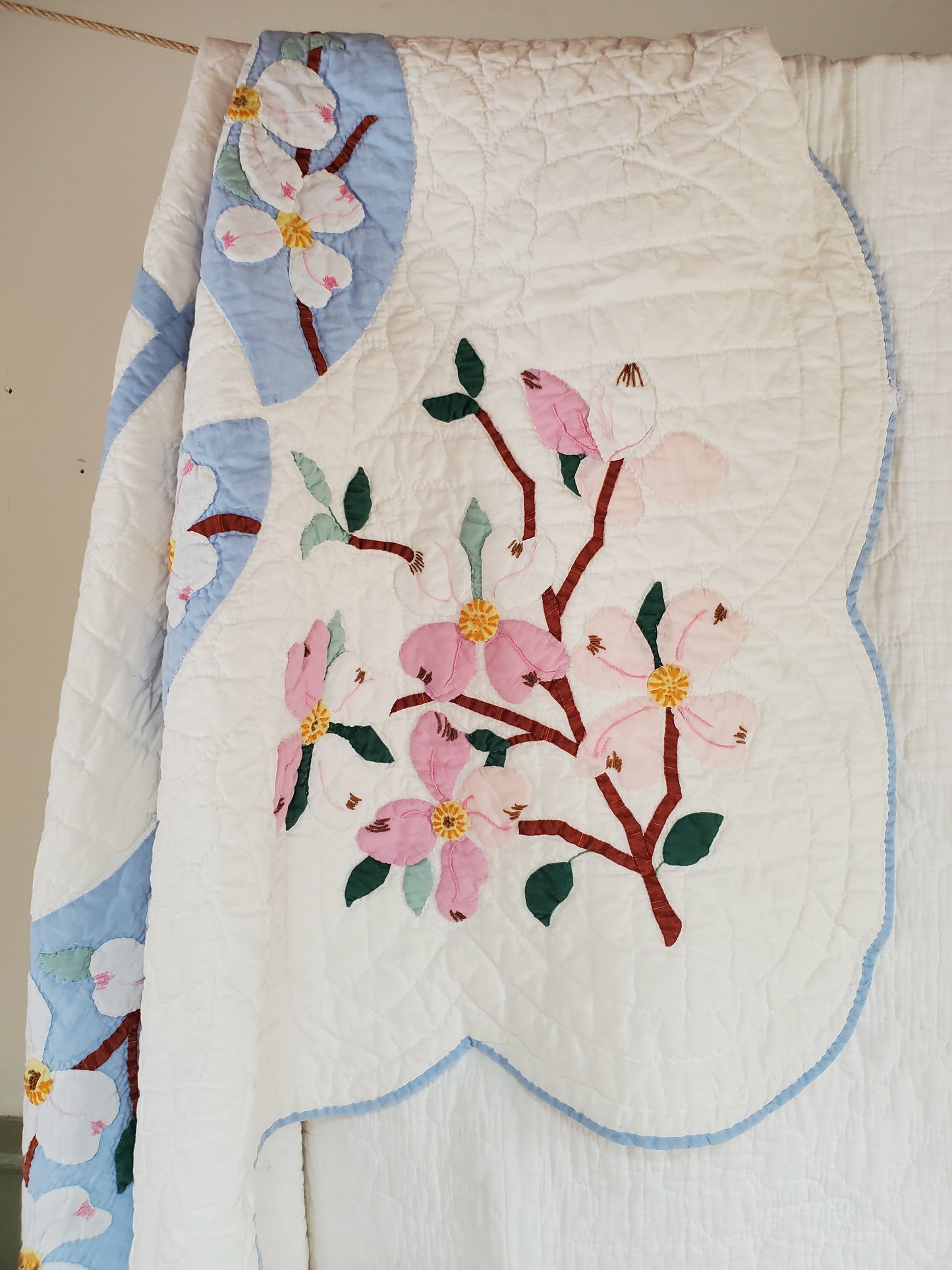 Vintage Dogwood Blossom Quilt, ca 1950