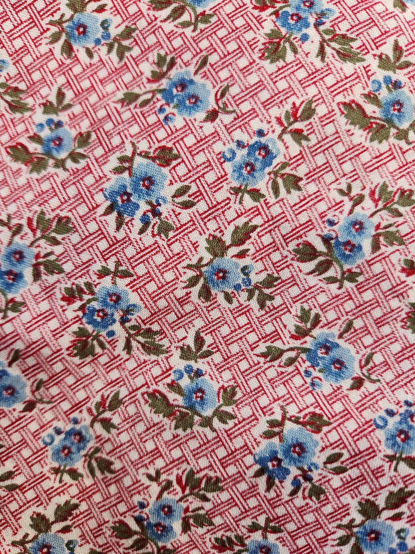 Vintage Lattice and Rose Cotton Yardage