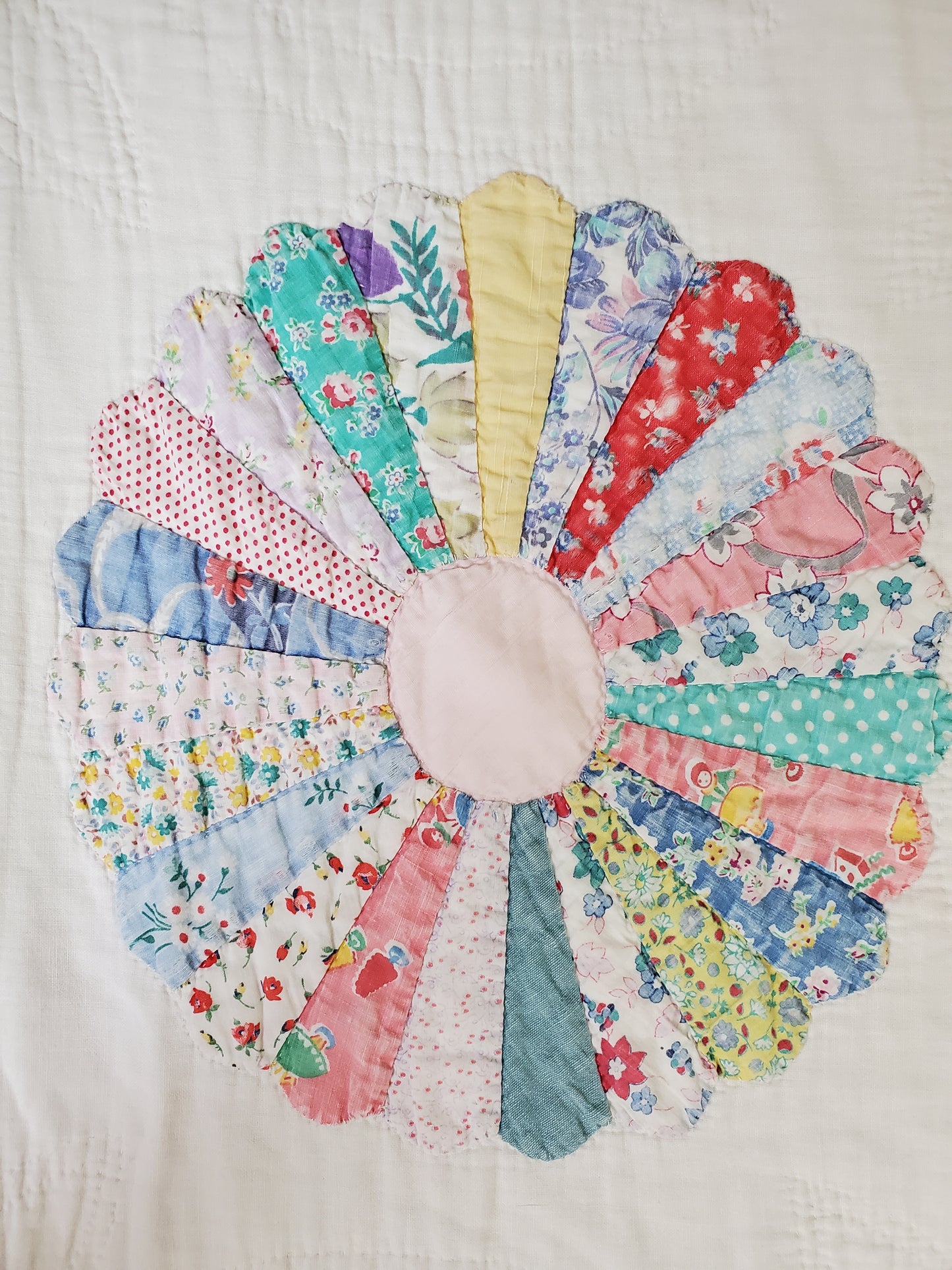 Vintage Dresden Plate Quilt ca 1930
