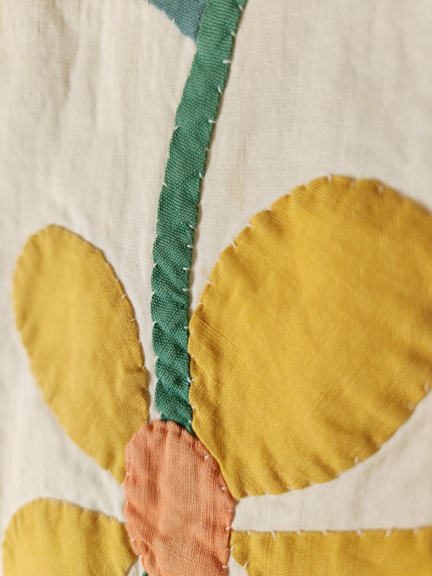 Vintage Floral Applique Coverlet 1942 (A)